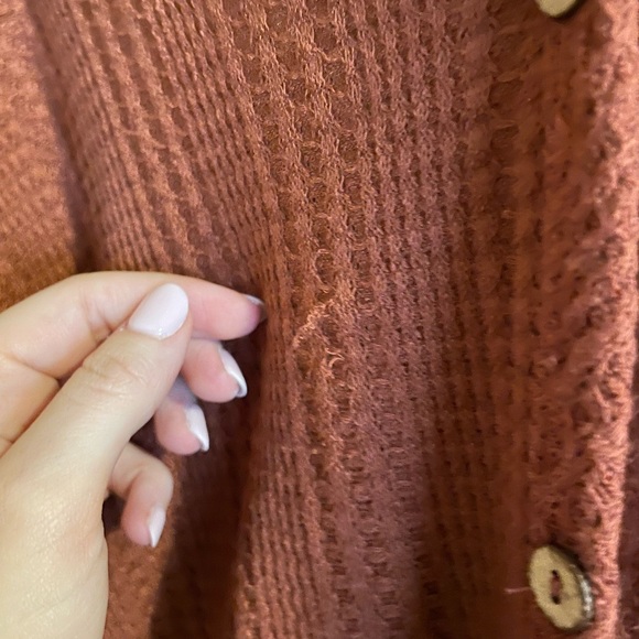 Button tied top - Picture 2 of 4